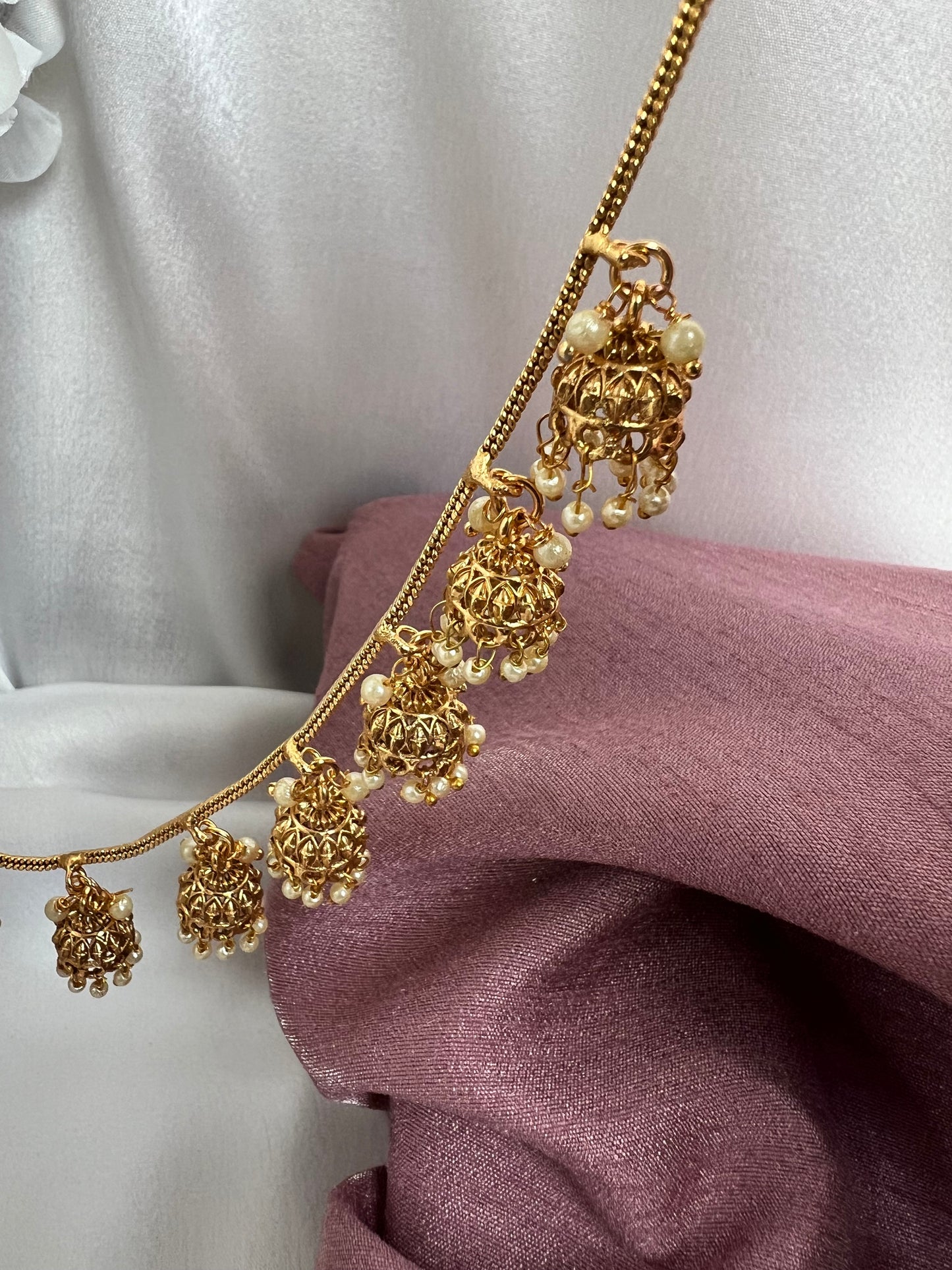 Jhumka earchains goldplated with pearls, in pairs EC3001