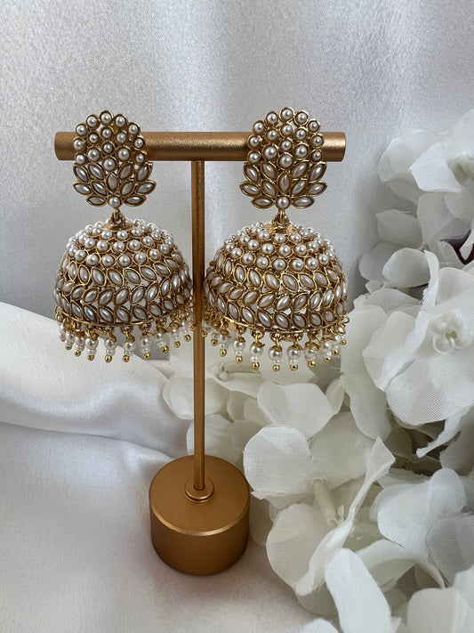 Jhumka embellished with pearls E3020