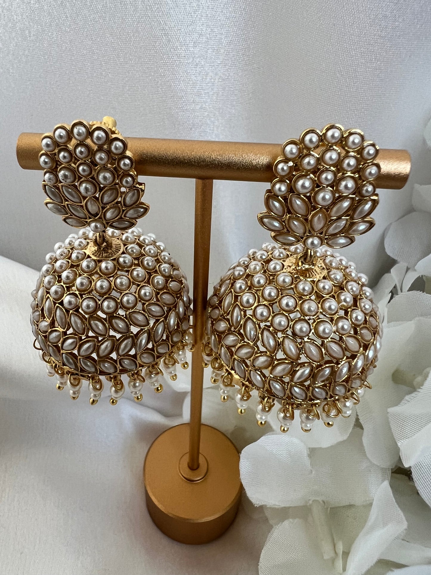 Jhumka embellished with pearls E3020