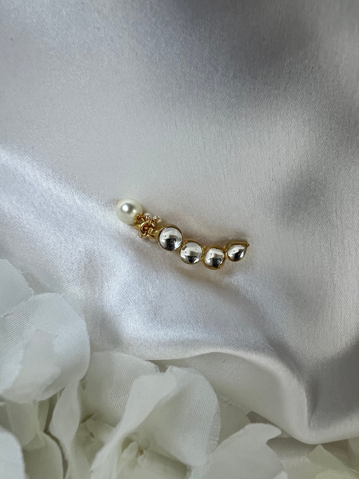 Kundan style nosestud with a pearl NR3036