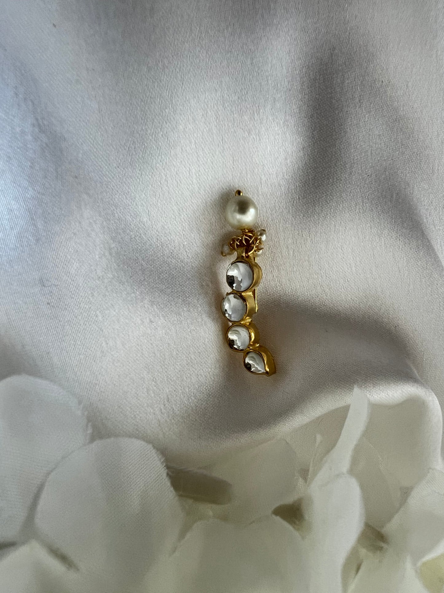 Kundan style nosestud with a pearl NR3036